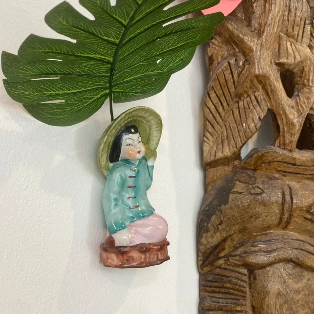 Vintage Chinese Wall Pocket‎ Figural Vase